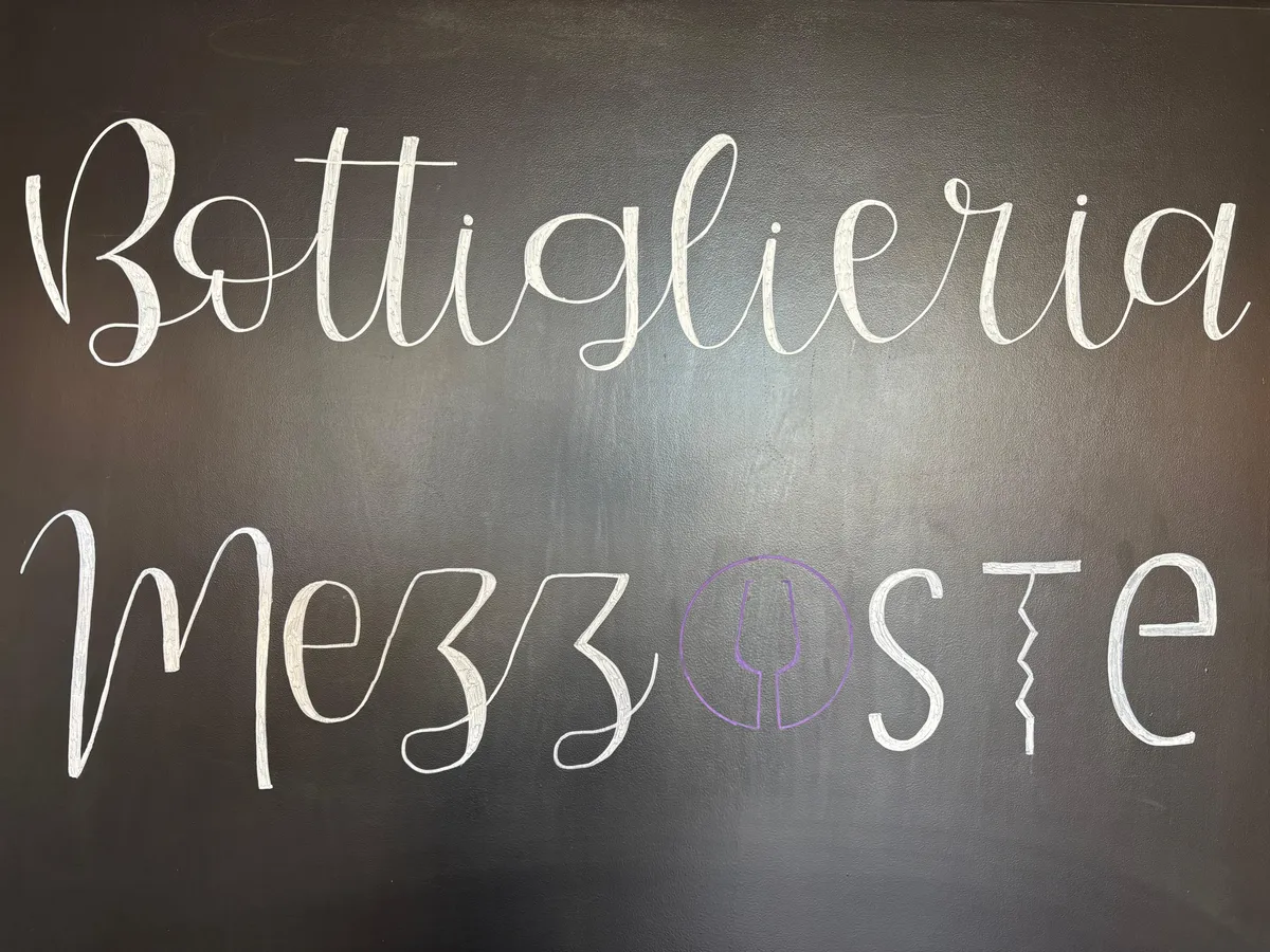 Insegna della Bottiglieria Mezz'oste